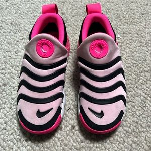 Girls Youth Nike Dynamo Go Sneakers